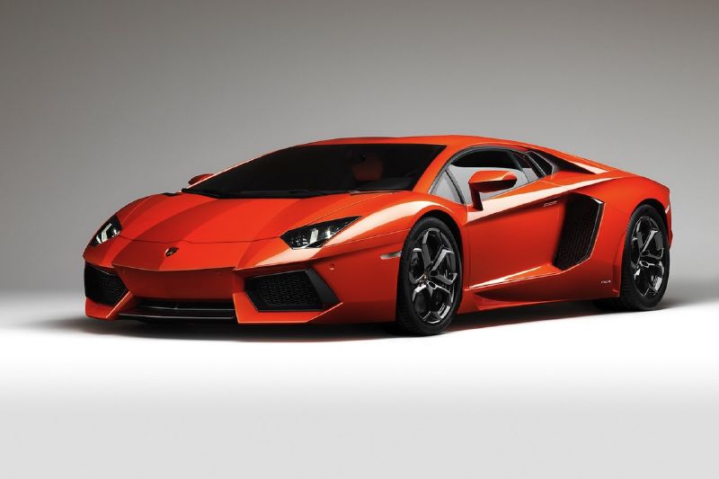 Cristiano Ronaldo vlastní mimo jiné ostré Lamborghini Aventador.