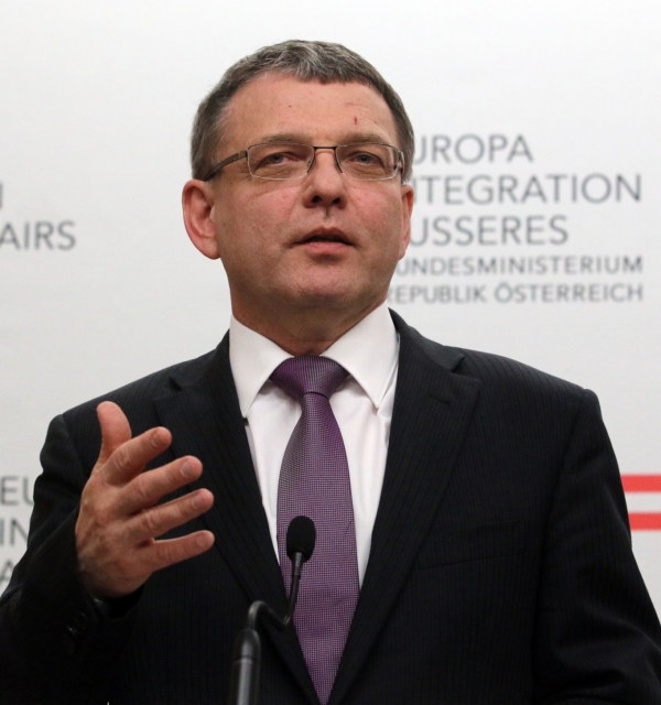 Ministr zahraničí Lubomír Zaorálek. Ministr zahraničí Lubomír Zaorálek.