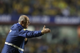 Kouč Louis Felipe Scolari marně hledá ideální rozestavení hráčů.