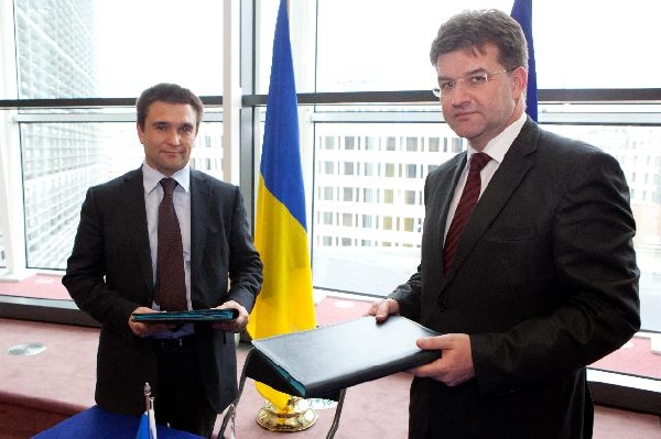Pavlo Klimkin (vlevo), nový šéf ukrajinské diplomacie. Vpravo Miroslav Lajčák.