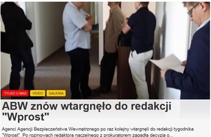 Policie vtrha do redalce Wprostu.