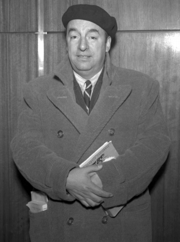 Chilský básník Pablo Neruda (1950). Chilský básník Pablo Neruda (1950).