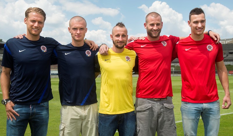 Letošní posily pražské Sparty. Zleva Radoslav Kováč, Martin Nešpor, Michal Breznaník, David Bičík a Marek Štěch. Letošní posily pražské Sparty. Zleva Radoslav Kováč, Martin Nešpor, Michal Breznaník, David Bičík a Marek Štěch.
