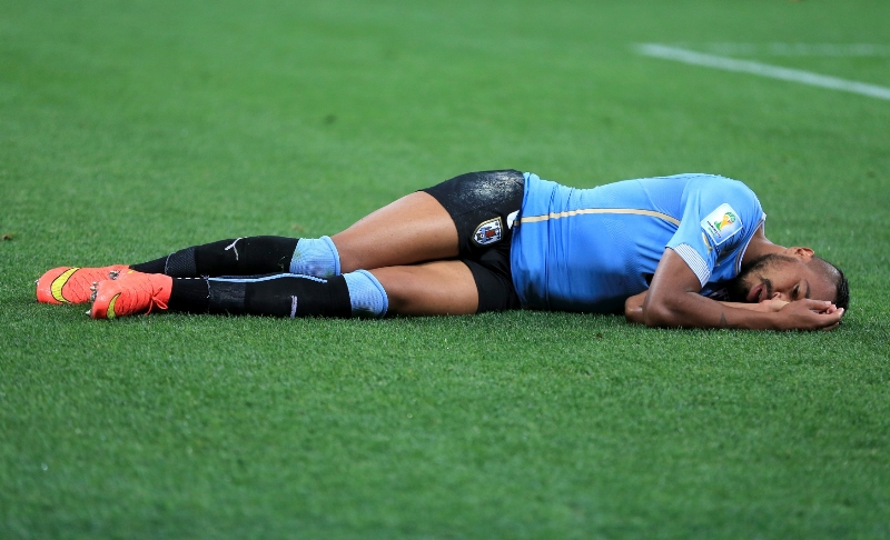Velkou dávku obětavosti, ale podle svých slov i šílenství, předvedl uruguayský fotbalista Álvaro Pereira ve čtvrtečním utkání mistrovství světa s Anglií.