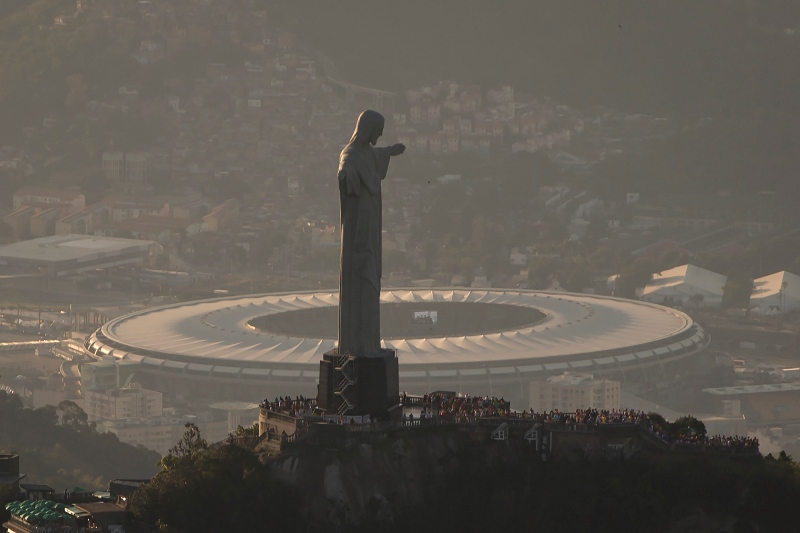 Na stadion v brazilském Riu dohlíží socha Ježíše Krista.