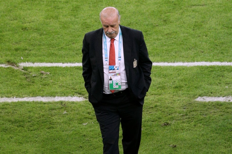 Obhájci titulu Španělé sice na mistrovství světa překvapivě skončili už ve skupině, trenér Vicente Del Bosque má však nadále důvěru svazového vedení. Obhájci titulu Španělé sice na mistrovství světa překvapivě skončili už ve skupině, trenér Vicente Del Bosque má však nadále důvěru svazového vedení.