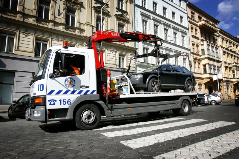 Humlův návrh znemožní odtahování aut poslanců a senátorů.