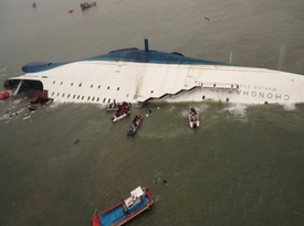 Při nehodě trajektu Sewol 16. dubna zahynulo přes 300 lidí.