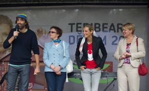 Zleva Jakub Kohák, Ludmila Štvánová, Tereza Maxová a starostka Vladislava Hujová.