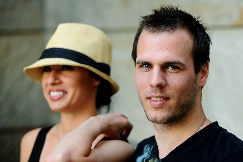 Hokejový útočník David Krejčí se bude v srpnu ženit se svou přítelkyní Naomi. Hokejový útočník David Krejčí se bude v srpnu ženit se svou přítelkyní Naomi.