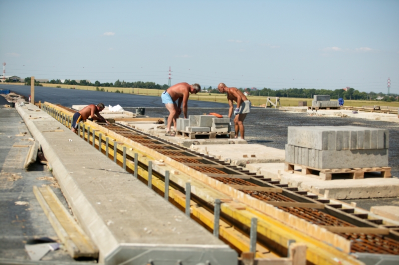Stavba dálnice D11. Stavba dálnice D11.