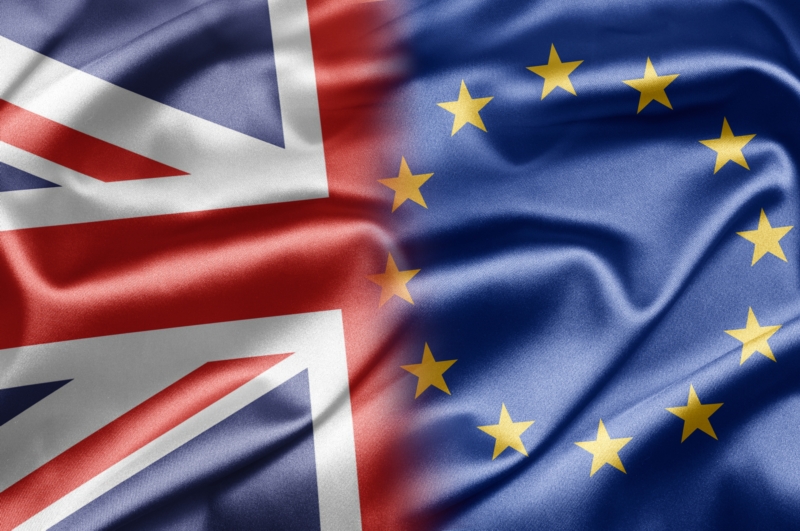 Skupina šéfů britských bank, pojišťoven a podnikatelů vyzvala ministerského předsedu Davida Camerona, aby chránil britské zájmy před zásahy Evropské unie (ilustrační foto). Skupina šéfů britských bank, pojišťoven a podnikatelů vyzvala ministerského předsedu Davida Camerona, aby chránil britské zájmy před zásahy Evropské unie (ilustrační foto).