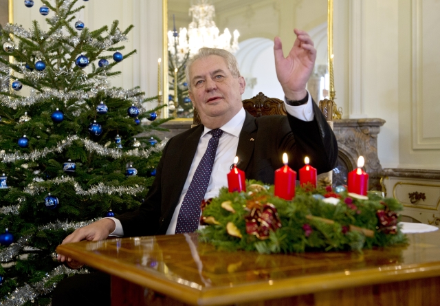 Zemanův vánoční projev loni sledovalo 1,27 milionu diváků starších patnácti let.