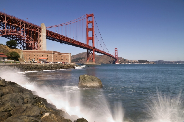 Most Golden Gate je "oblíbeným" cílem sebevrahů.