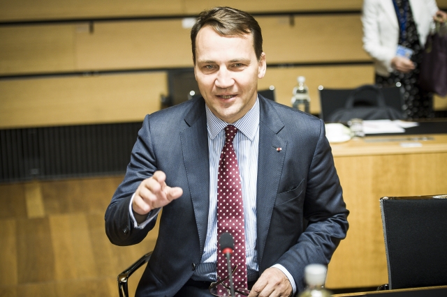 Sikorski tvrdí, že na něj aféru někdo záměrně ušil.