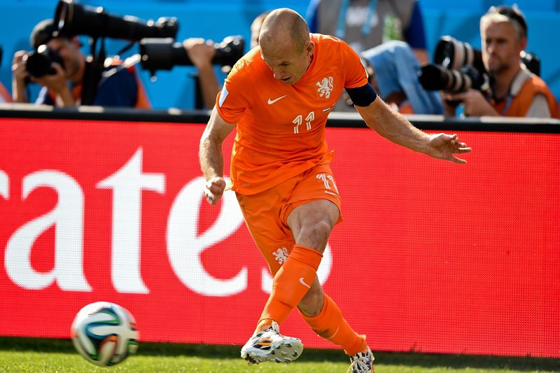 Ofenzivní záložník Arjen Robben svůj tým stále mezi hlavní favority neřadí. Ofenzivní záložník Arjen Robben svůj tým stále mezi hlavní favority neřadí.