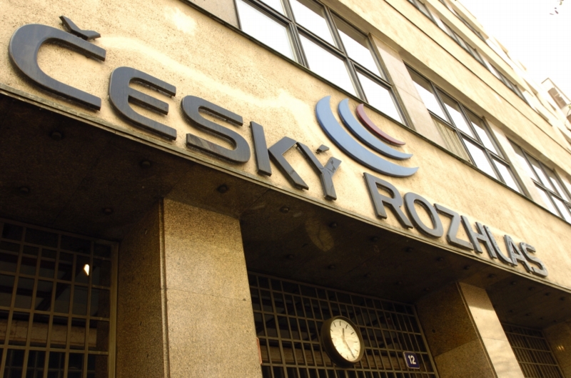 Český rozhlas na budově v Praze na Vinohradské třídě. Český rozhlas na budově v Praze na Vinohradské třídě.