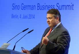 Vicekancléř a ministr hospodářství Sigmar Gabriel.