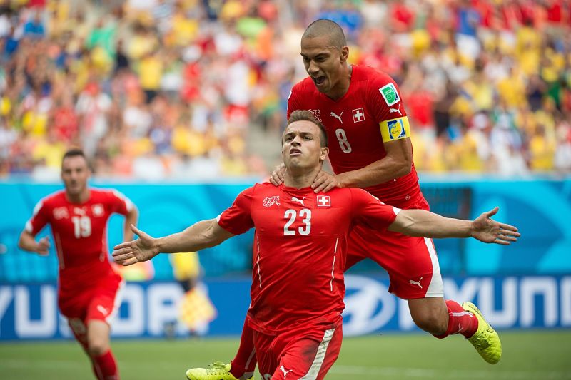 Švýcar Shaqiri posunul Švýcarsko třemi góly svůj tým do osmifinále.