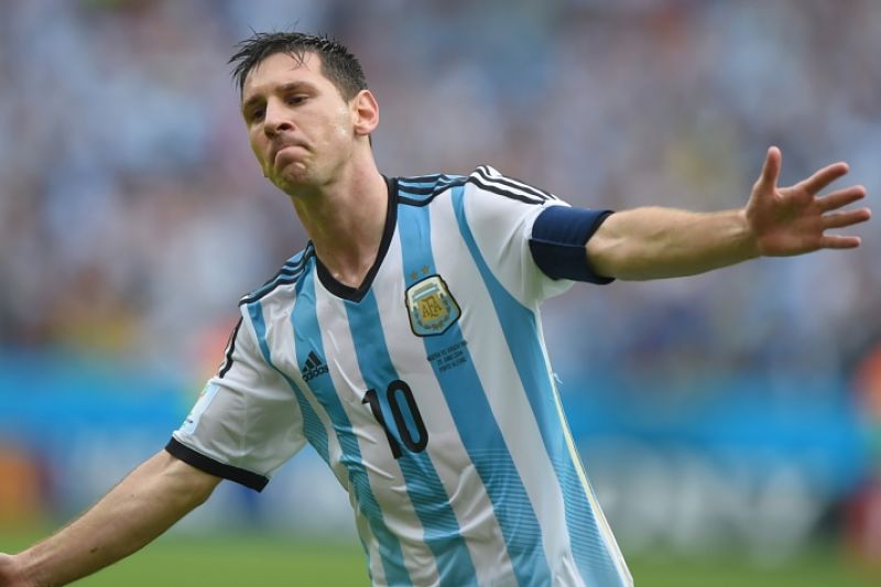 Přiletěl Messi z vesmíru? Podle kouče Nigerijců Keshiho to pozemšťan snad ani být nemůže. Přiletěl Messi z vesmíru? Podle kouče Nigerijců Keshiho to pozemšťan snad ani být nemůže.
