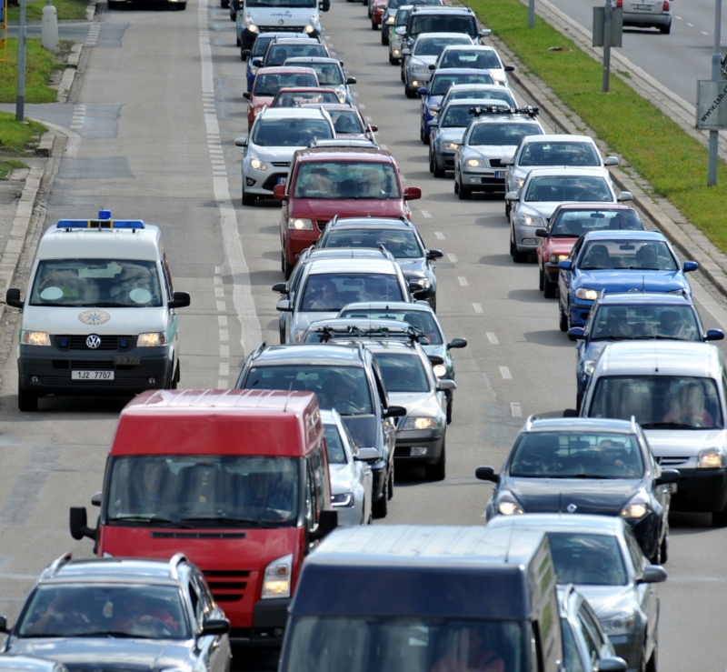 Střední Evropu čekají o letních prázdninách plné silnice a zpomalená doprava. Střední Evropu čekají o letních prázdninách plné silnice a zpomalená doprava.