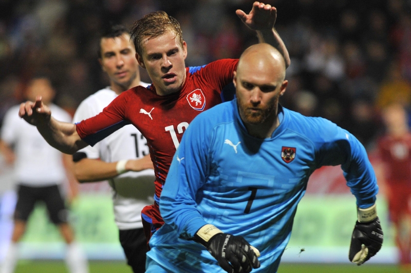 Matěj Vydra (v červeném) v dresu české reprezentace. Matěj Vydra (v červeném) v dresu české reprezentace.