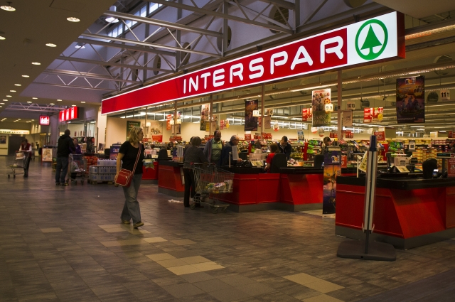 Prodejny Interspar byly v Česku ztrátové. Prodejny Interspar byly v Česku ztrátové.