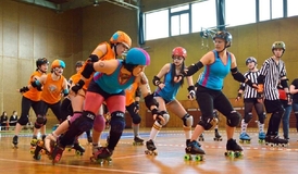 Zápas roller derby.