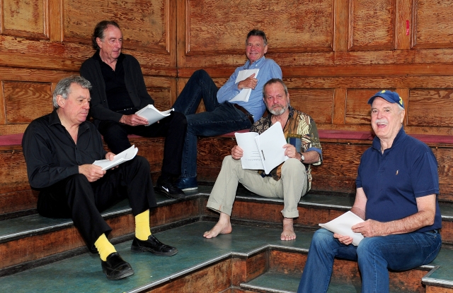 Členové Monty Python při zkouškách na show.