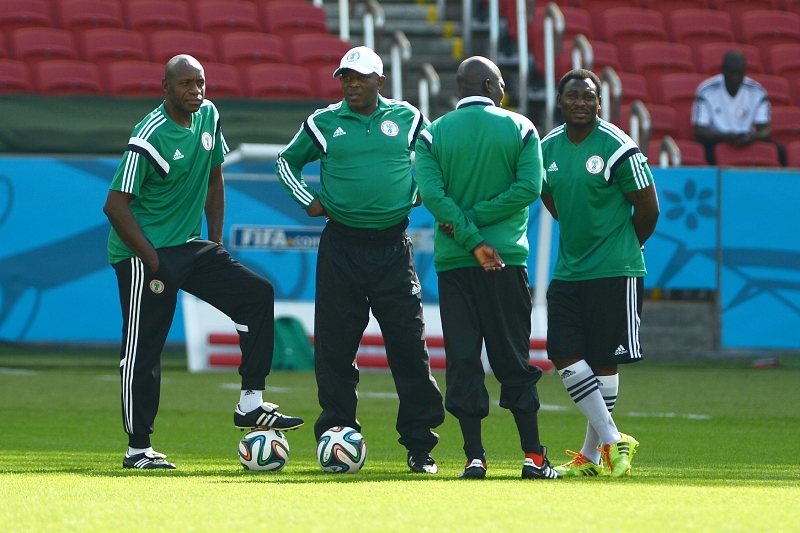 Nigerijští fotbalisté bojkotovali kvůli sporům o prémie za úspěchy na mistrovství světa čtvrteční trénink. Nigerijští fotbalisté bojkotovali kvůli sporům o prémie za úspěchy na mistrovství světa čtvrteční trénink.