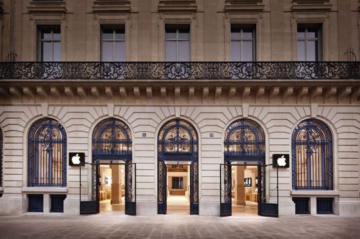 Apple Store Paříž.