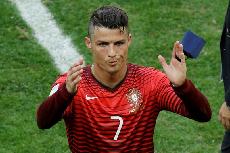 Evropských týmů postoupilo na MS jen šest ze 13. I hvězdný Ronaldo se rozloučil už v základní skupině. Evropských týmů postoupilo na MS jen šest ze 13. I hvězdný Ronaldo se rozloučil už v základní skupině.