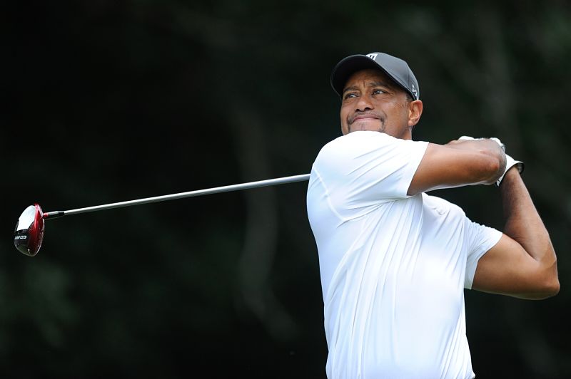 Tiger Woods na svém prvním turnaji po operaci zad neprošel cutem. Tiger Woods na svém prvním turnaji po operaci zad neprošel cutem.