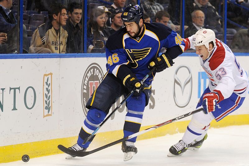Obránce Roman Polák (vlevo) se stěhuje ze St. Louis do Toronta. Obránce Roman Polák (vlevo) se stěhuje ze St. Louis do Toronta.