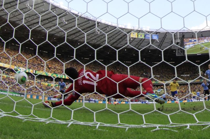 Brazilský brankář Júlio César dopomohl týmu k postupu do čtvrtfinále. Brazilský brankář Júlio César dopomohl týmu k postupu do čtvrtfinále.