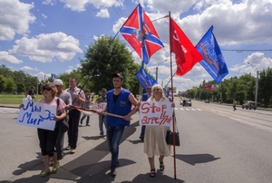 Doněck. Jeden z mnoha menších protestů proti "protiteroristické operaci".