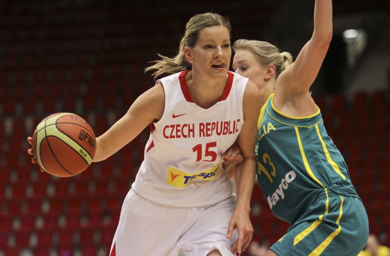 Kapitánkou českých basketbalistek na mistrovství světa bude nejzkušenější členka týmu Eva Vítečková. Kapitánkou českých basketbalistek na mistrovství světa bude nejzkušenější členka týmu Eva Vítečková.