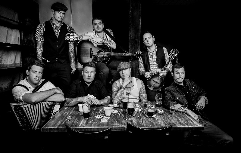 Hlavní hvězdy festivalu, irsko-americká folk-punková kapela Dropkick Murphys. Hlavní hvězdy festivalu, irsko-americká folk-punková kapela Dropkick Murphys.