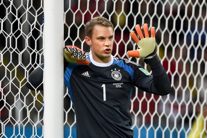 Německý gólman Manuel Neuer předváděl skvělé zákroky i mimo branku.