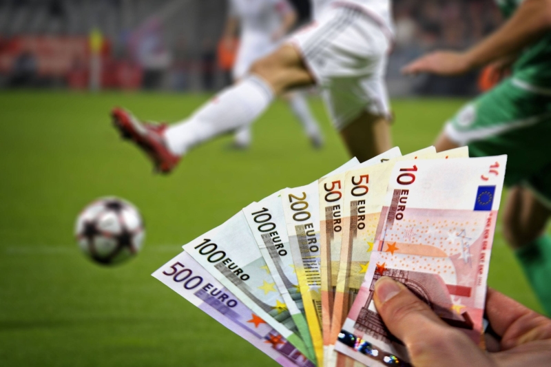 Falešný fotbalový agent vylákal z hráčů minimálně 200.000 korun. Falešný fotbalový agent vylákal z hráčů minimálně 200.000 korun.