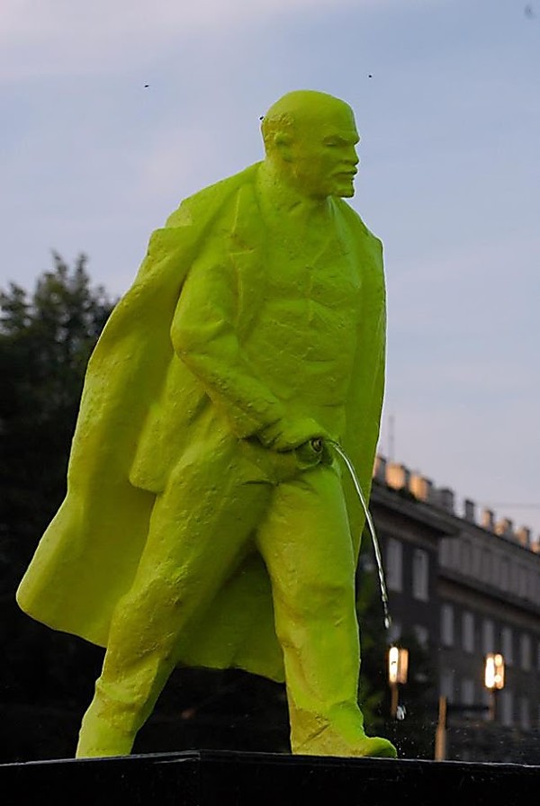 Socha Lenina na krakovském náměstí. Socha Lenina na krakovském náměstí.