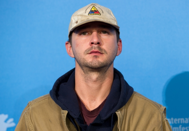 Shia míří do léčebny.