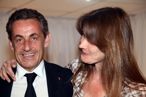 Sarkozy s manželkou Carlou Bruniovou.