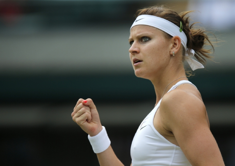 Lucie Šafářová (na snímku) se o finálovou účast ve Wimbledonu utká s Petrou Kvitovou.