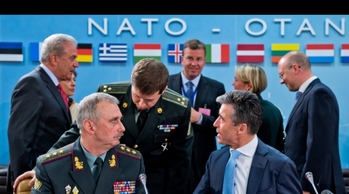 Neosvědčil se. Ministr Koval (vlevo) a šéf NATO Rasmussen.