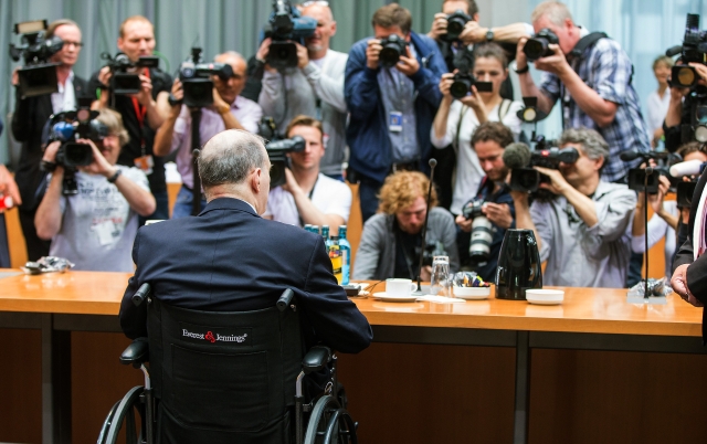 Bývalý pracovník NSA William Binney před vyšetřovacím výborem Spolkového sněmu.