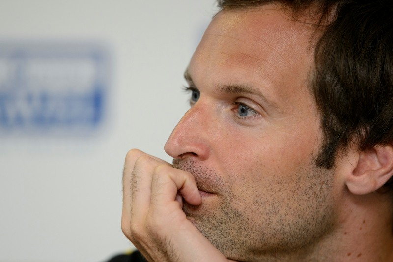 Brankář Petr Čech chce doléčit zraněné rameno a vrátit se do Chelsea. Brankář Petr Čech chce doléčit zraněné rameno a vrátit se do Chelsea.