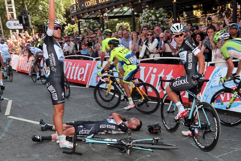 Pro britského cyklistu Marka Cavendishe skončila letošní Tour de France hned po první etapě.