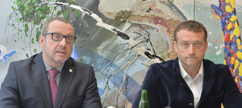 Bývalí manažeři Mostecké uhelné (MUS) Petr Kraus (vlevo) a Marek Čmejla (vpravo) informovali 1. července na tiskové konferenci v Praze.