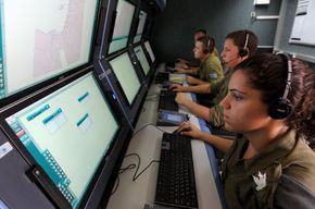 Jedno z řídicích středisek Iron Dome.